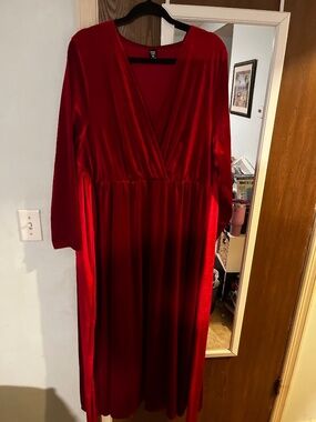 Velvet holiday long sleeved dress